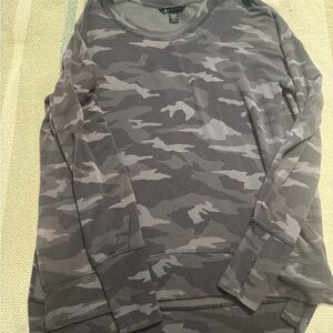 Athleta Pullover/Lightweight Sweatshirt-Camo-M
